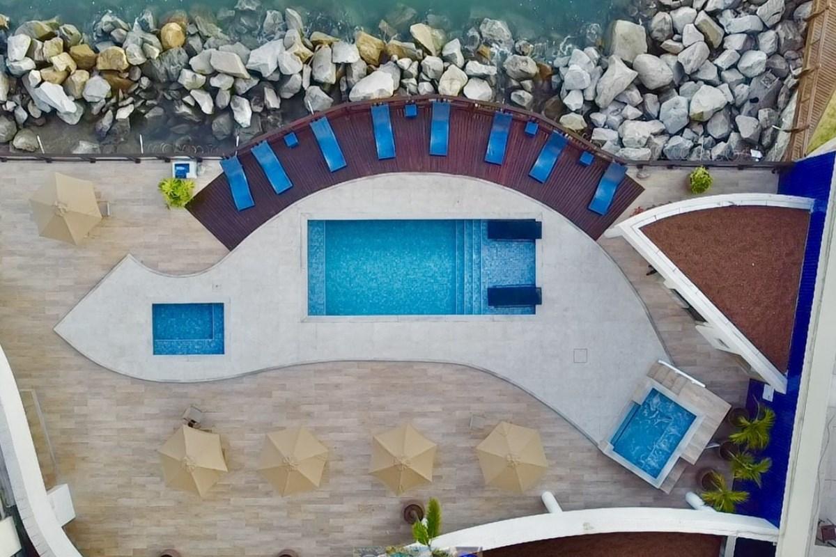 Iate Plaza Hotel 4*